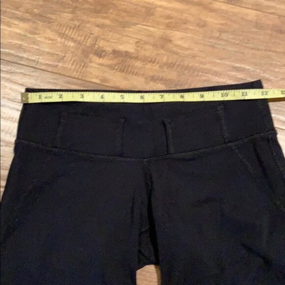 Lululemon black baggy capris - Picture 9 of 9